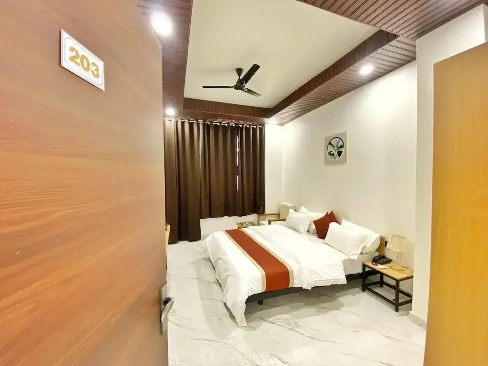 Hotel O Luxes Stays