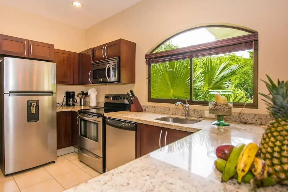 Casa del Sol-4 Secured and Quiet Complex - Minute Walk to the Beach