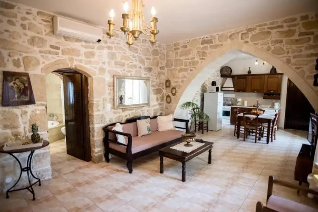 Traditional House 1 with Pool