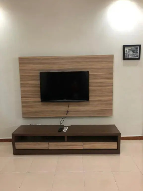 3 Rooms Apt @ Crown Imperial Court