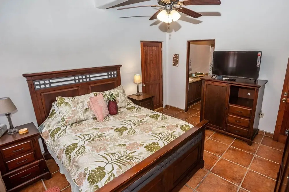 Gecko Getaway 2 Bedroom Condo by RedAwning