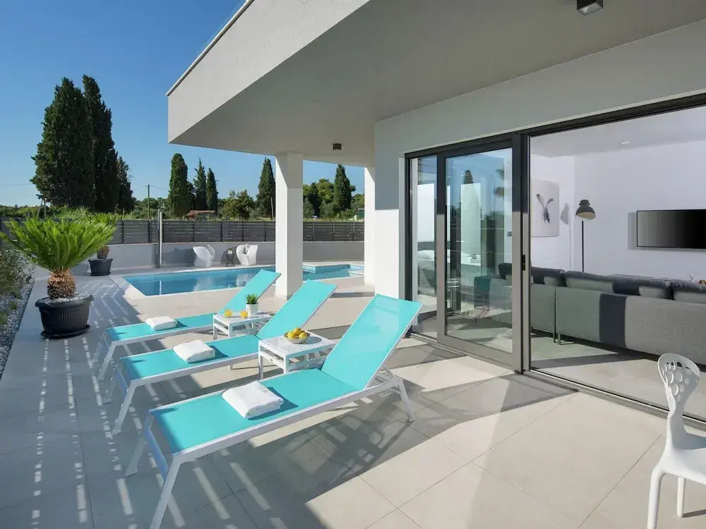 Luxury Apartment With Private Pool, Near the Beach and Close to Pula