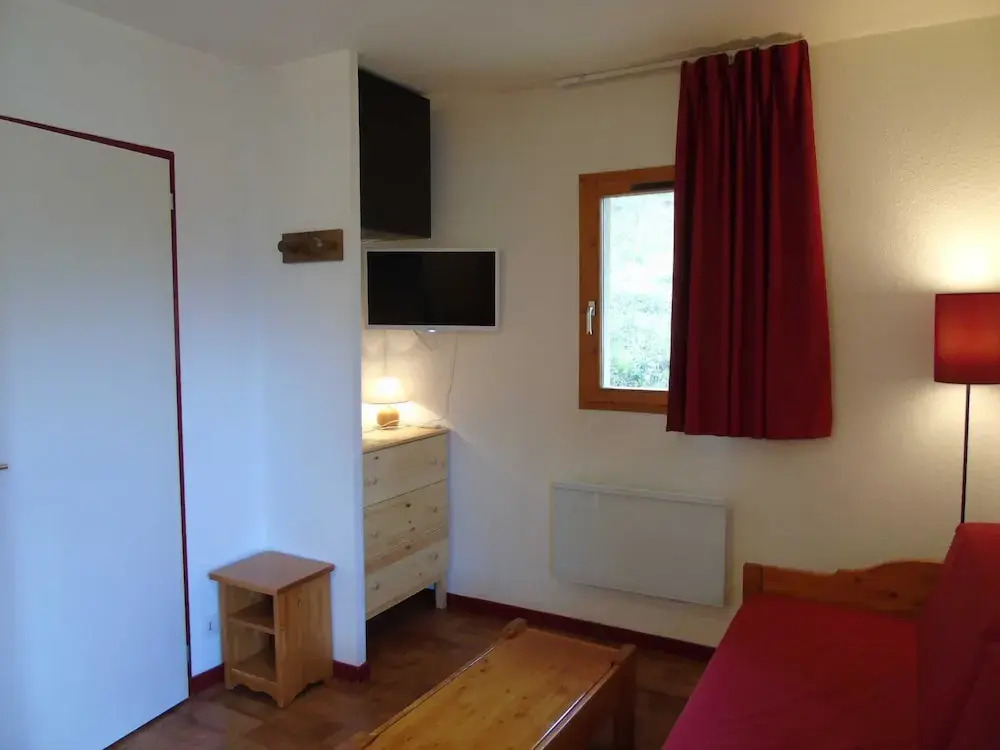 Lou Services Apartment CB3 LSI 001