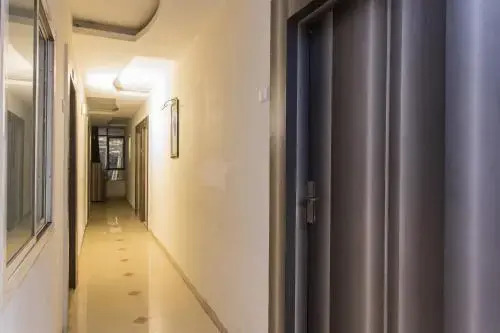 OYO 19886 Hotel Raj Palace