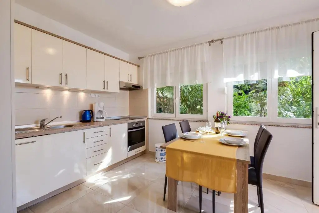 JURIĆ Apartments-Rab