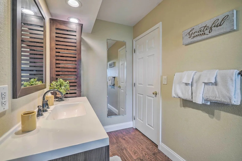 1 Block to Branson Strip: Condo w/ Views & Pool!