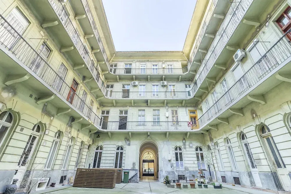 Vanilla Apartment