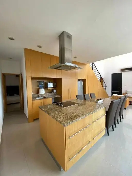 2 bd 2 bath penthouse walking distance from 5th Av