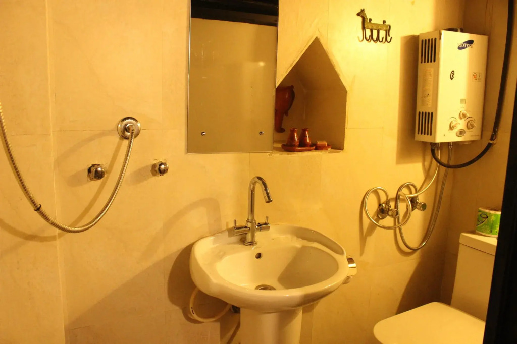 Hira Guest House