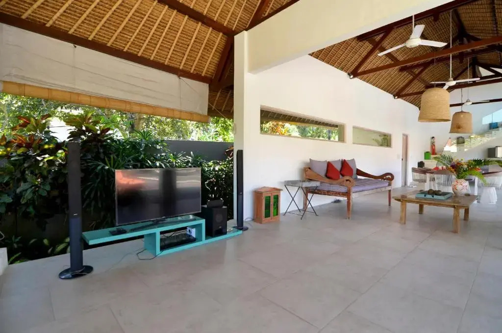 "stunning 4 Bedrooms Private Pool Villa in Canggu"