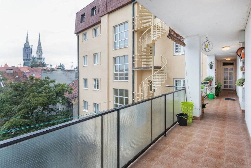 Modern Apartment few Steps From Main Square!