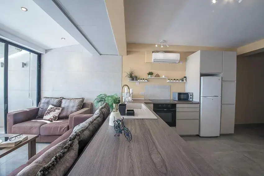 Peach Seaview 3 Bedroom Apartment