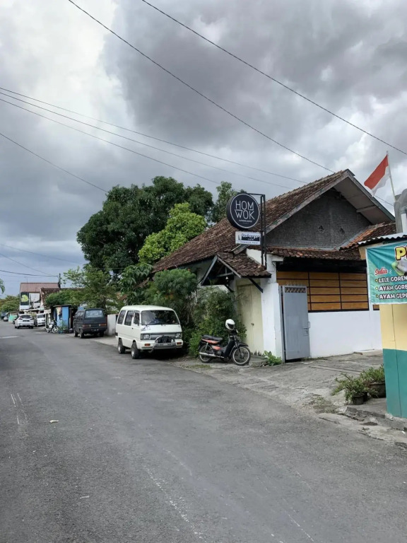 Recharge Cafe & Garasi Homestay