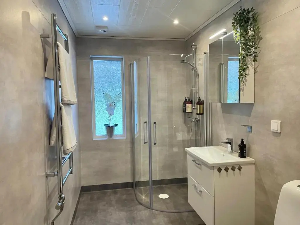 Just 5 minutes to H2green steel site 3BR apartment w/6 beds