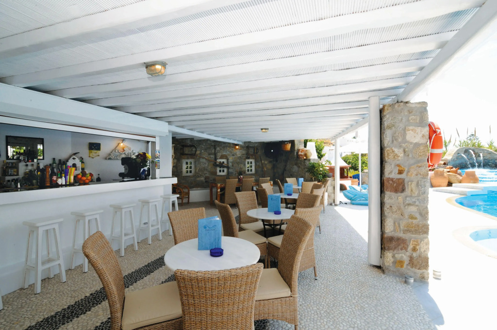 Kamari Hotel