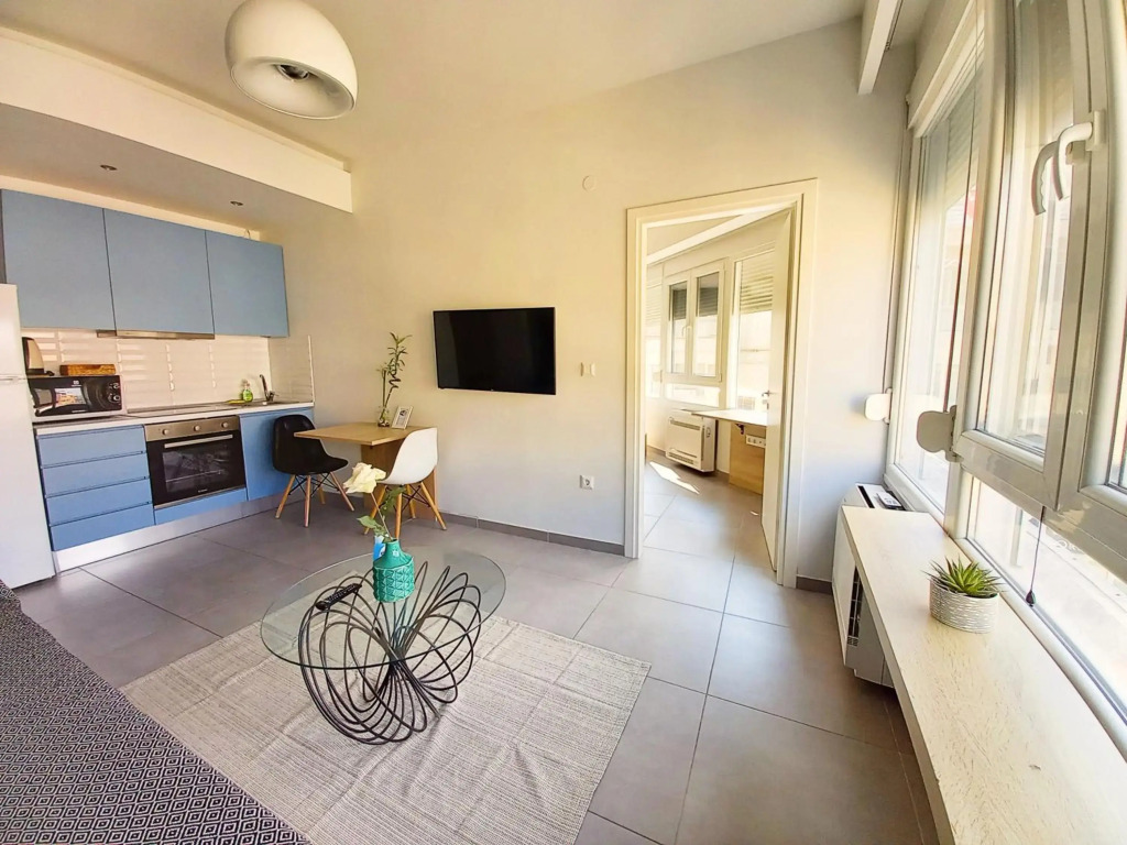 Bella Suite in the heart of the City Center, Parking