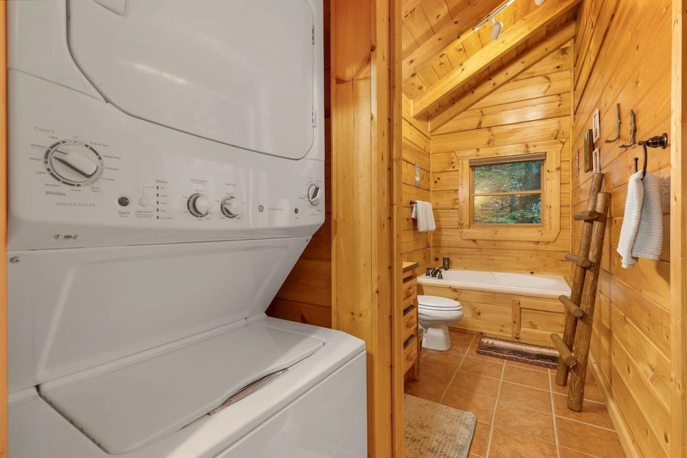 Finding Bigfoot 2 Bedroom Cabin