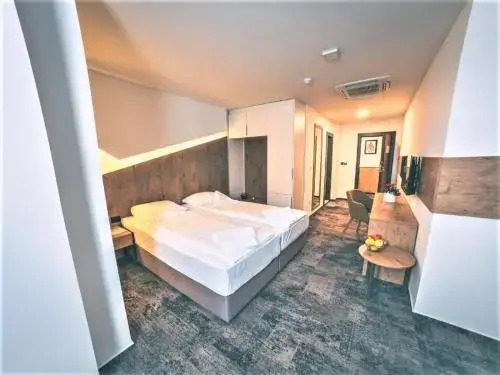 Orange Hotel