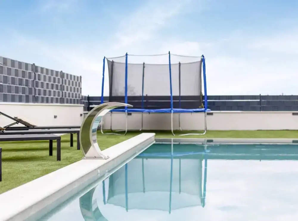 Moonlit Mirage Villa with Pool, Gym and Sauna
