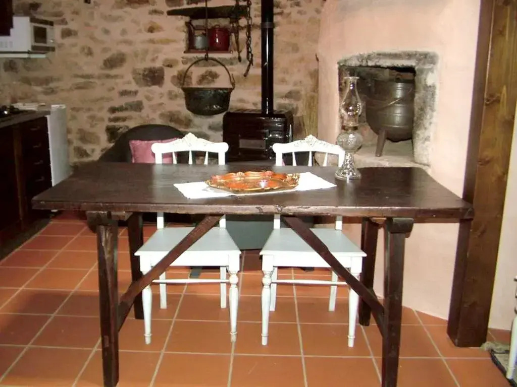 House With one Bedroom in Parada, With Wonderful Mountain View, Enclosed Garden and Wifi - 22 km From the Beach