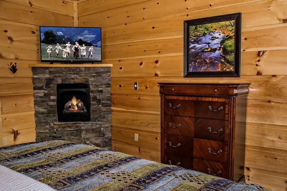 Breathtaking 14br Cabin Elevator Views Games Hot Tubs Galore