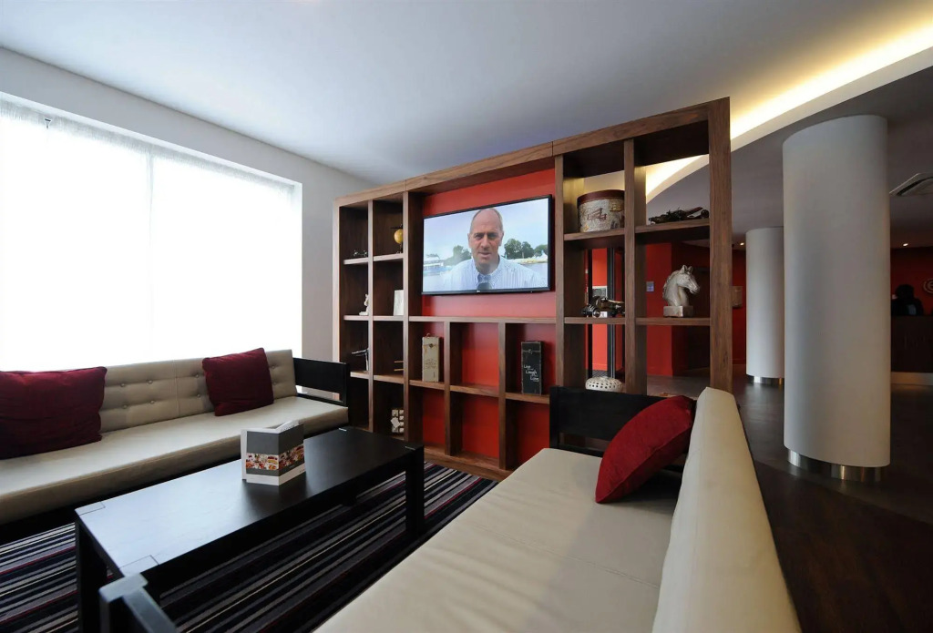 Holiday Inn London Luton Airport by IHG