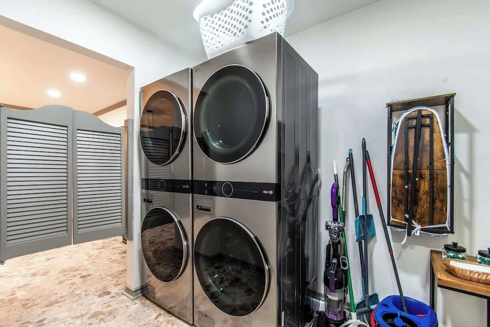 Ocean Dr Sleeps 19 With Hot Tub & Game Room