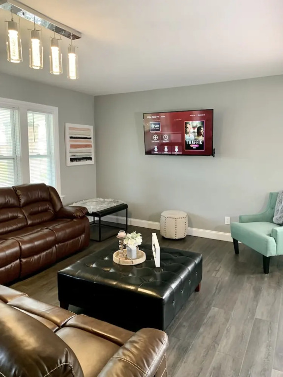 The Horseshoe Falls Villa- 6BR Free Parking, Minutes From Falls & Casino