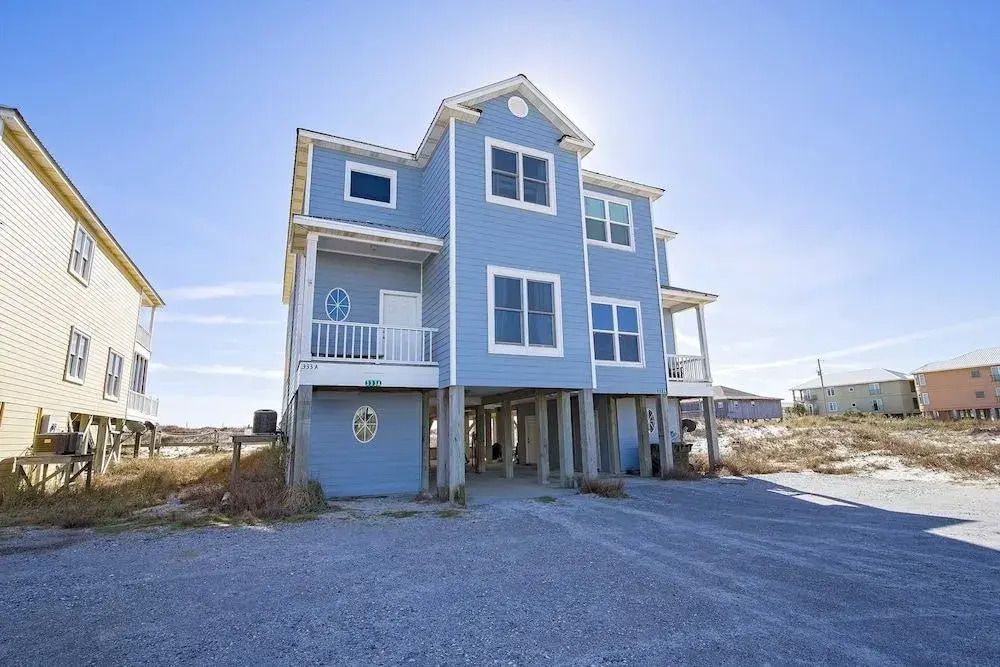 Sand Crab East Beach House 4 Bedrooms 3.5 Bathrooms Home
