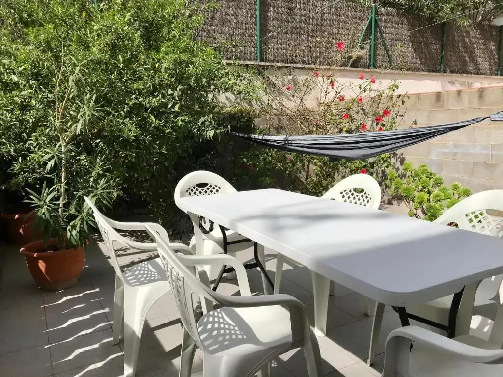 Casa con jardín y parking La Pineda 114D - INMO22
