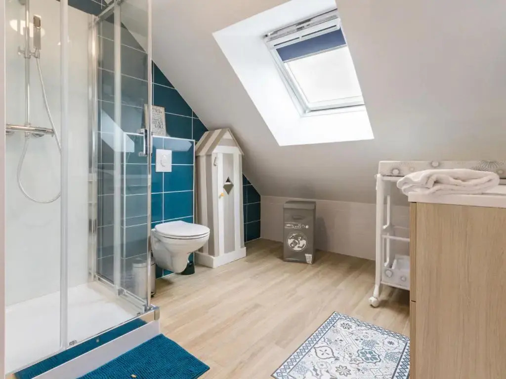 Maison bretonne rénovée près de la mer avec jardin, terrasse et équipements modernes - FR-1-306-1197