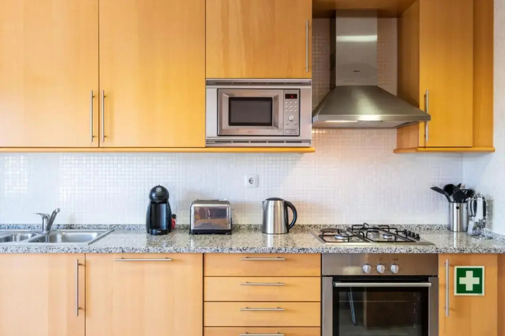 #069 Stunning Flat Near New Town w Pool View