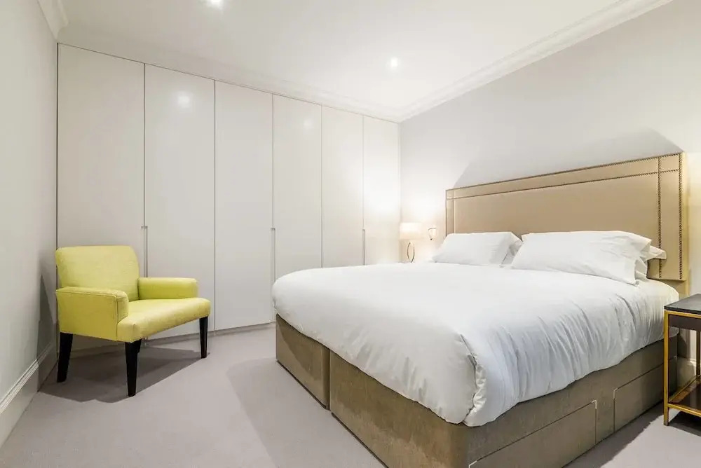Luxury 3BR Home in Knightsbridge W/sauna, 6 Guests