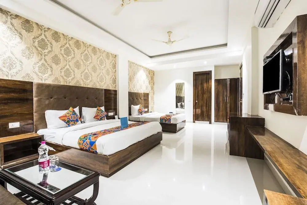 FabHotel Gross inn Suites