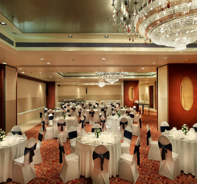 Mahagun Sarovar Portico Suites