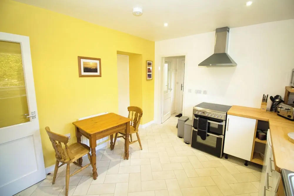 Accessible Bungalow - 4 Beds 2 Baths -dog Friendly
