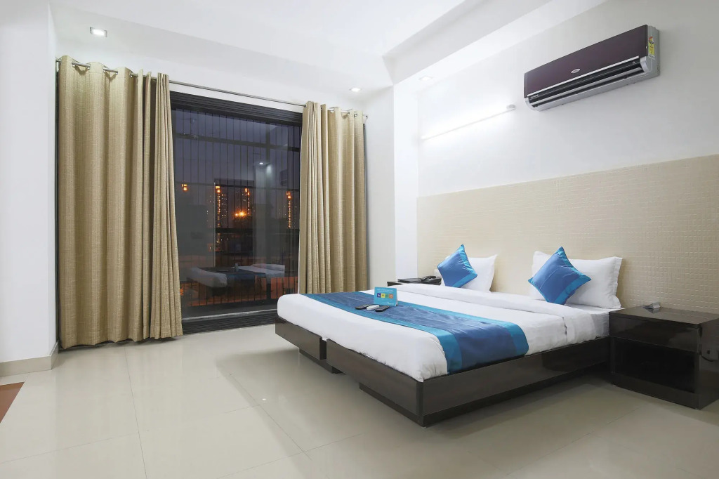 FabHotel Exotica Noida Expressway
