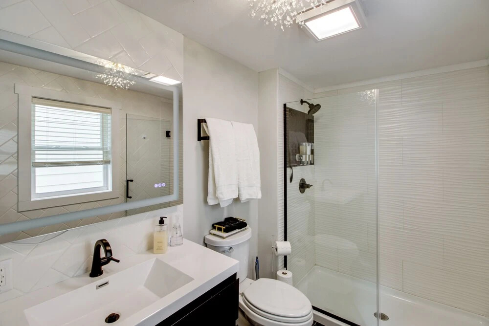 Stylish 'crosby Cottage' - 1 Mi to Serpent Lake!