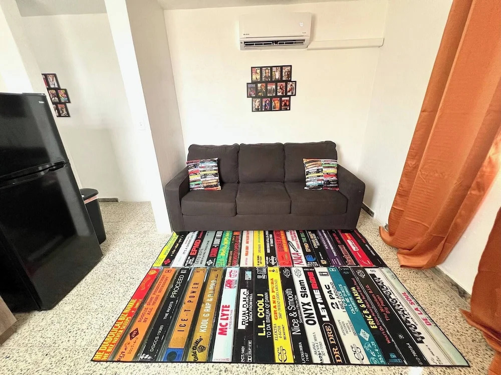 Music 1 Bedroom With Pool,parking Near Airport