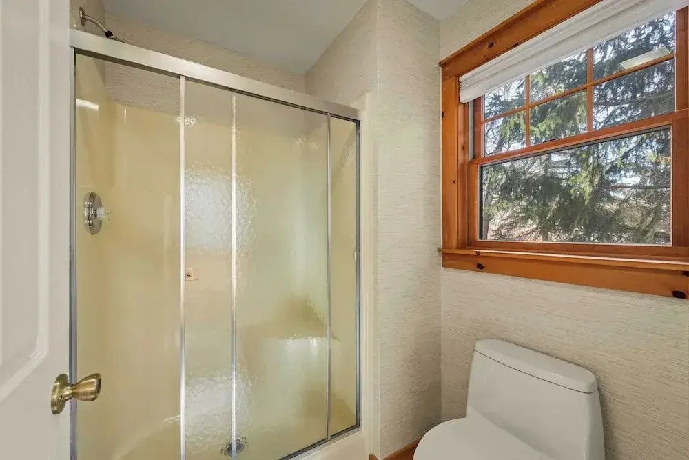 Mountain Escape With Game Room, Balcony & Stunning Views in the Poconos Christina