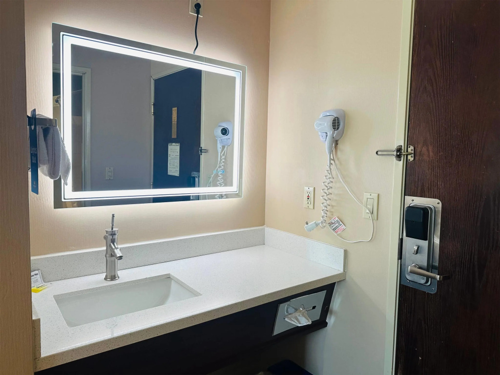 Days Inn by Wyndham Seatac Airport