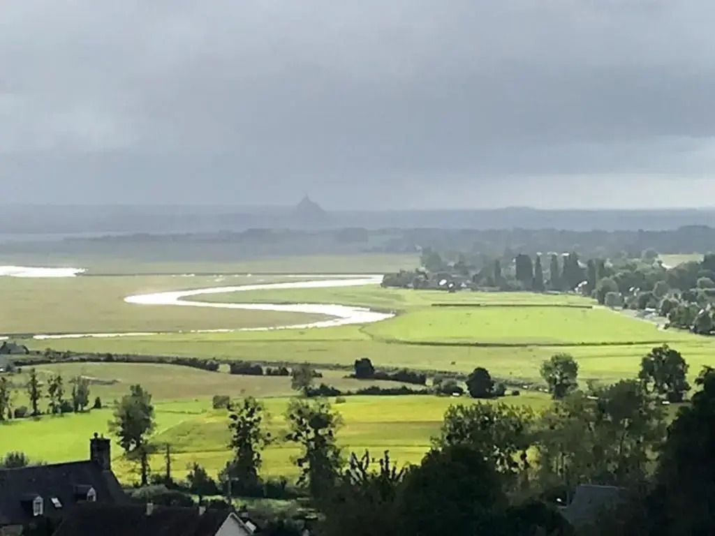 La tour cachée