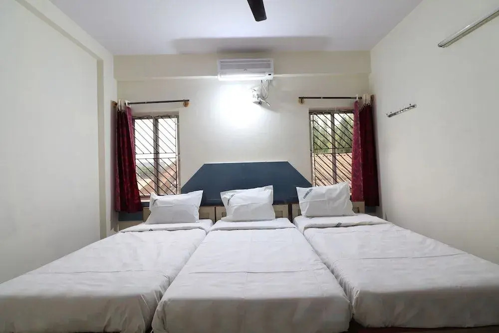 Spot On 37711 Vishwas Delux Lodge