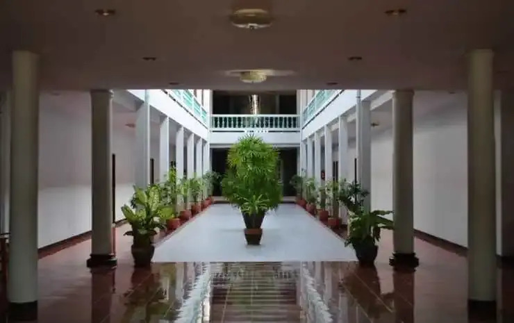 Grand Mansion Hotel