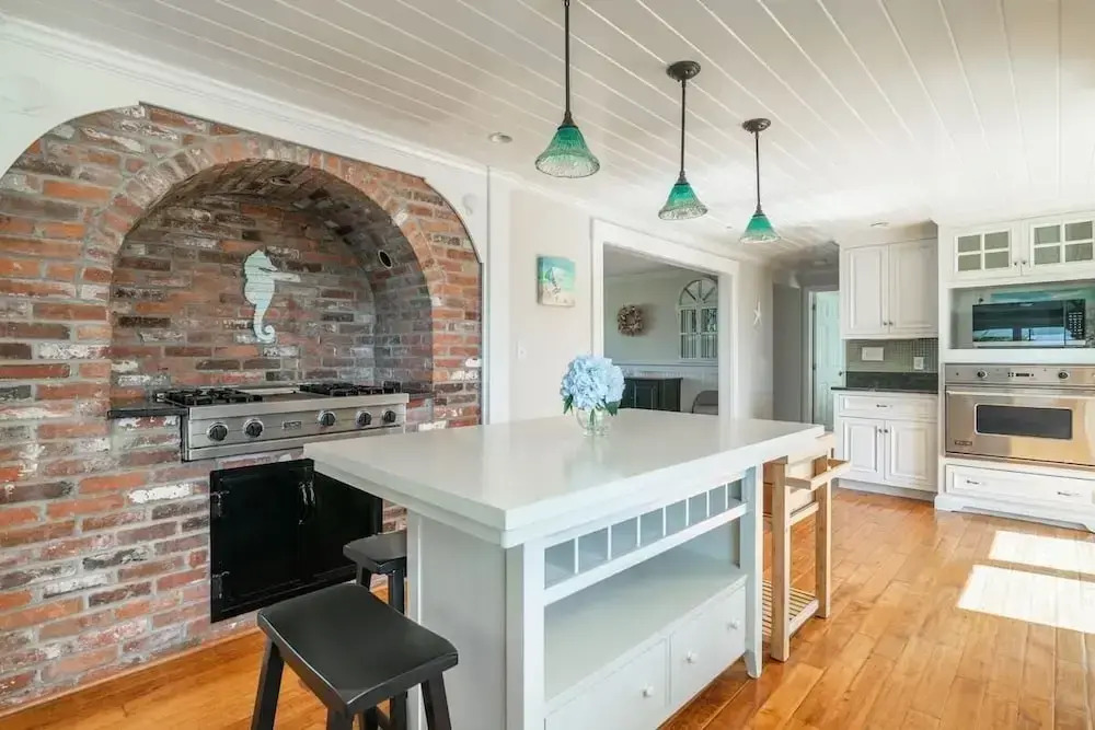 Immaculate Waterfront Beach House 5 Bedroom Home by RedAwning