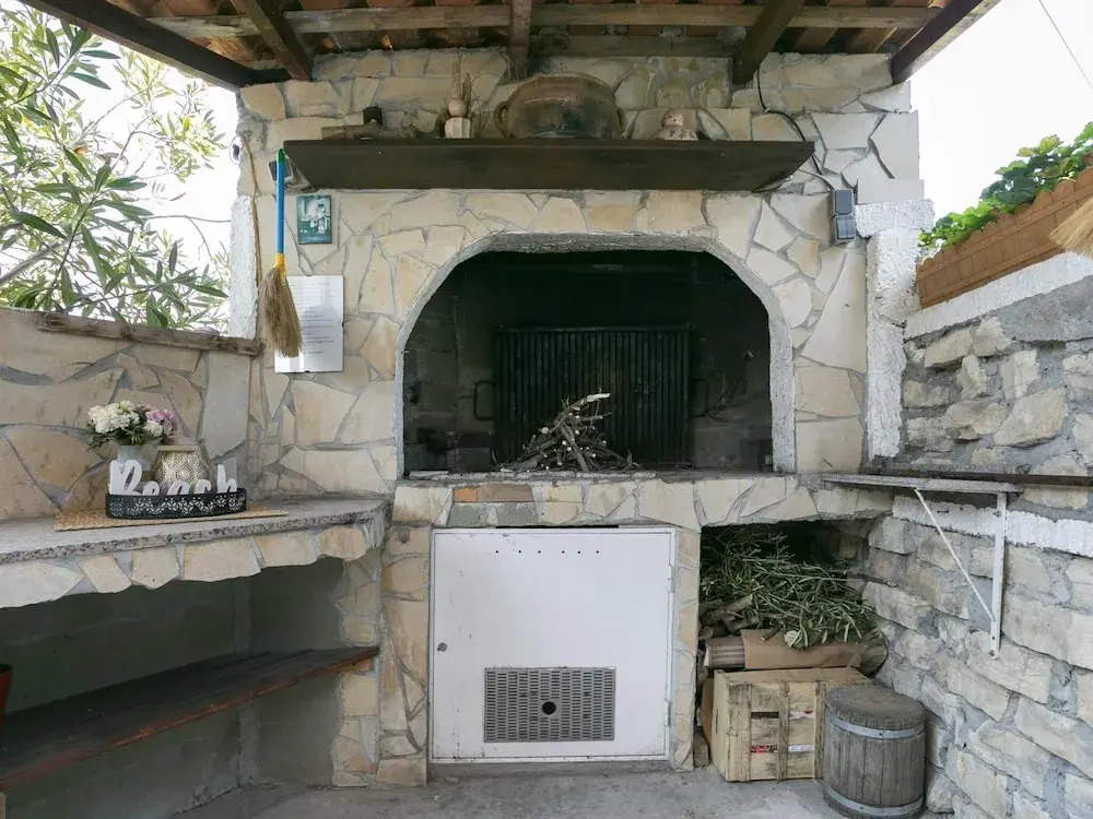 Lovely Apartment in Pirovac With Balcony