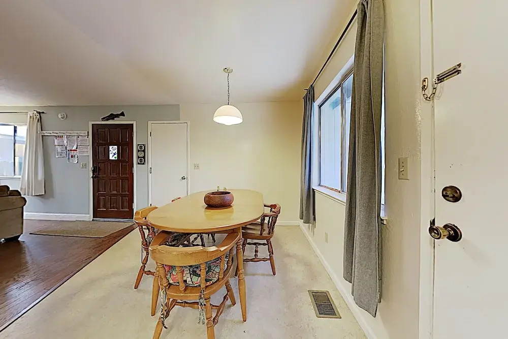 828 Alameda Ave Home - 3 Br home by RedAwning