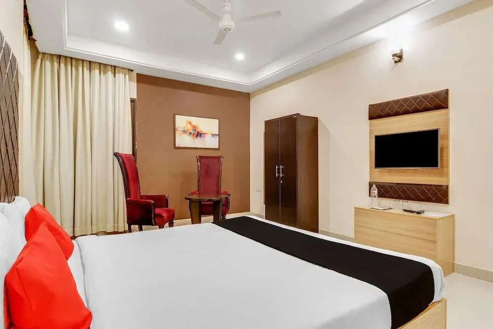 Capital O 19666 Hotel Solitaire