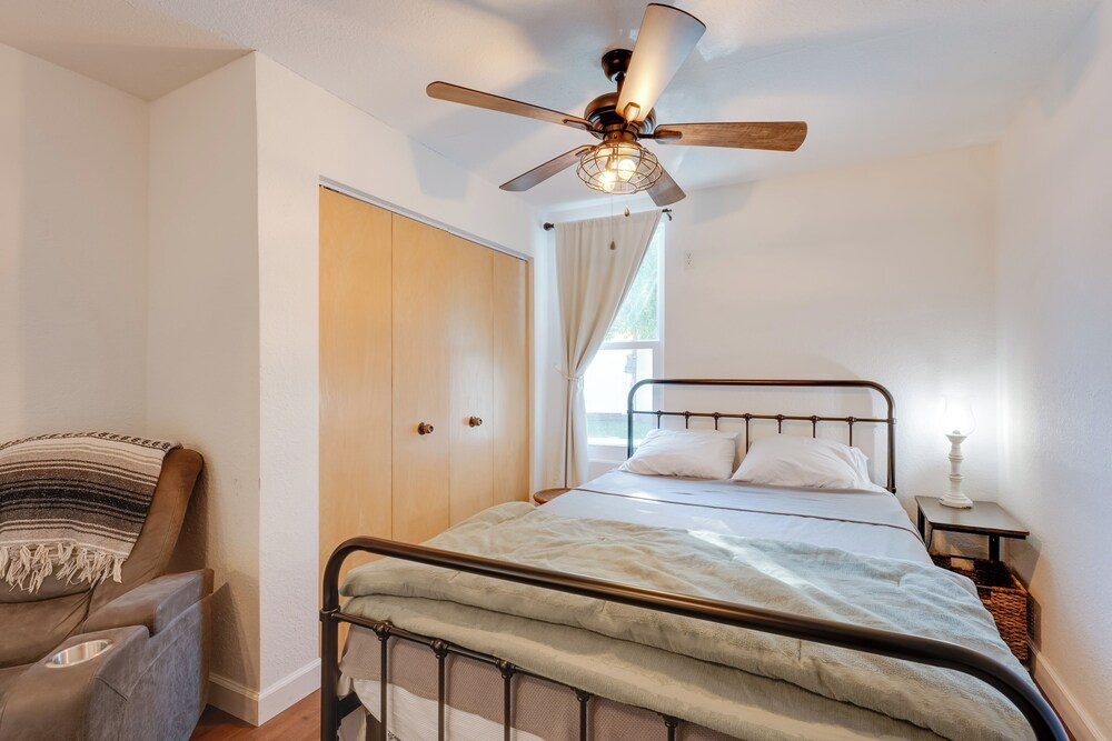 6 Mi to Honeymoon Island: Studio w/ Pool Access