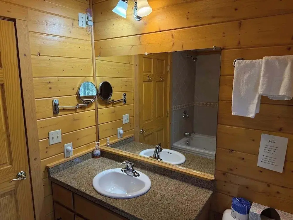 Camp Pinemere - Private Northwoods Retreat